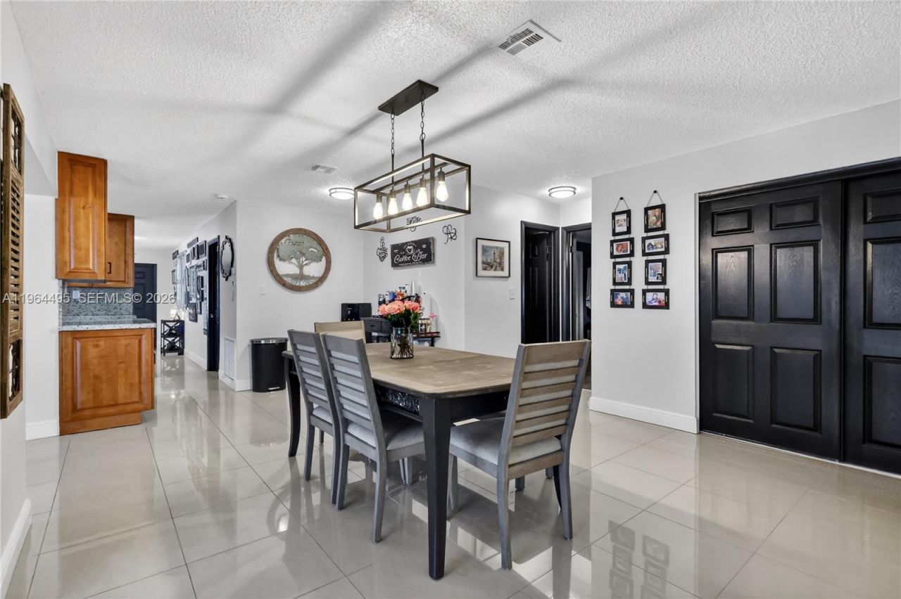 9401 NW 81st Ct, Tamarac, FL 33321 Photo