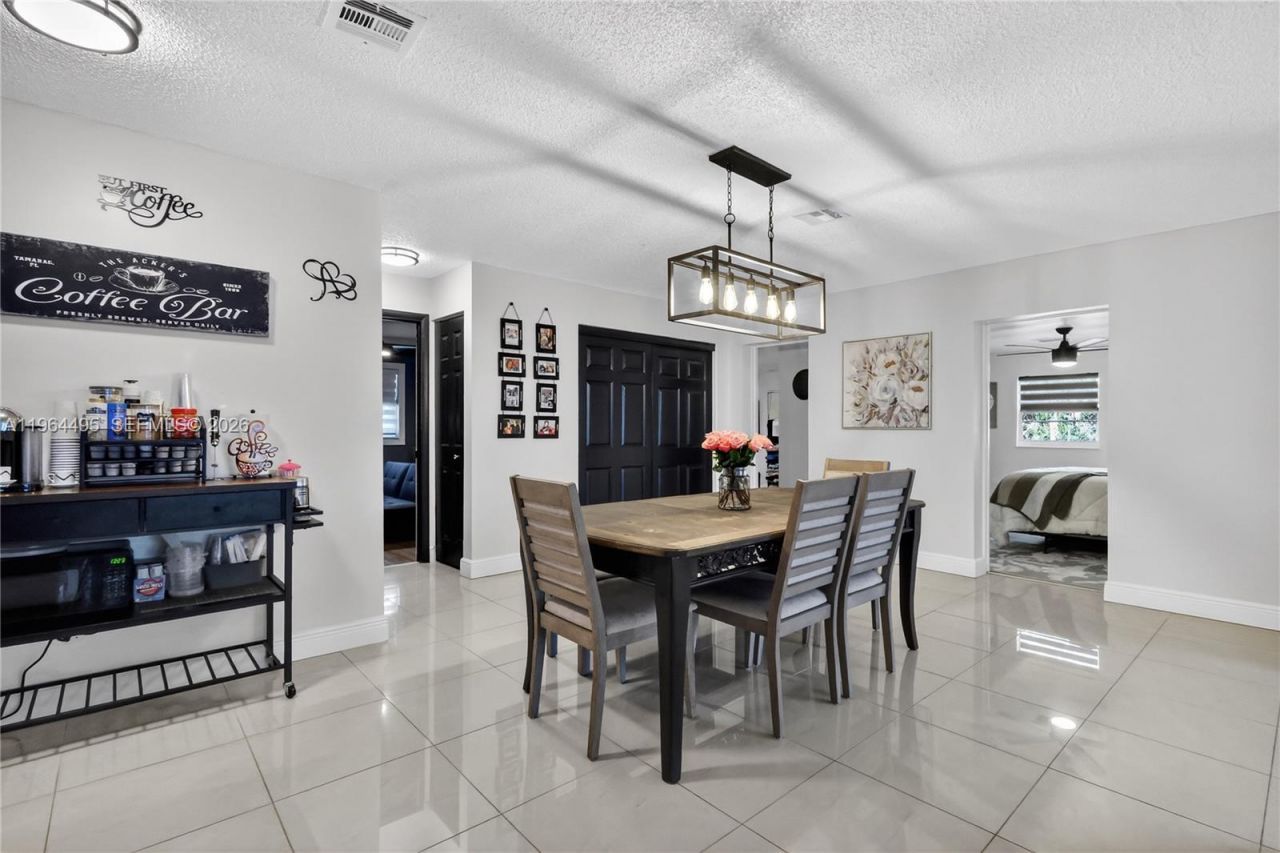 9401 NW 81st Ct, Tamarac, FL 33321 Photo