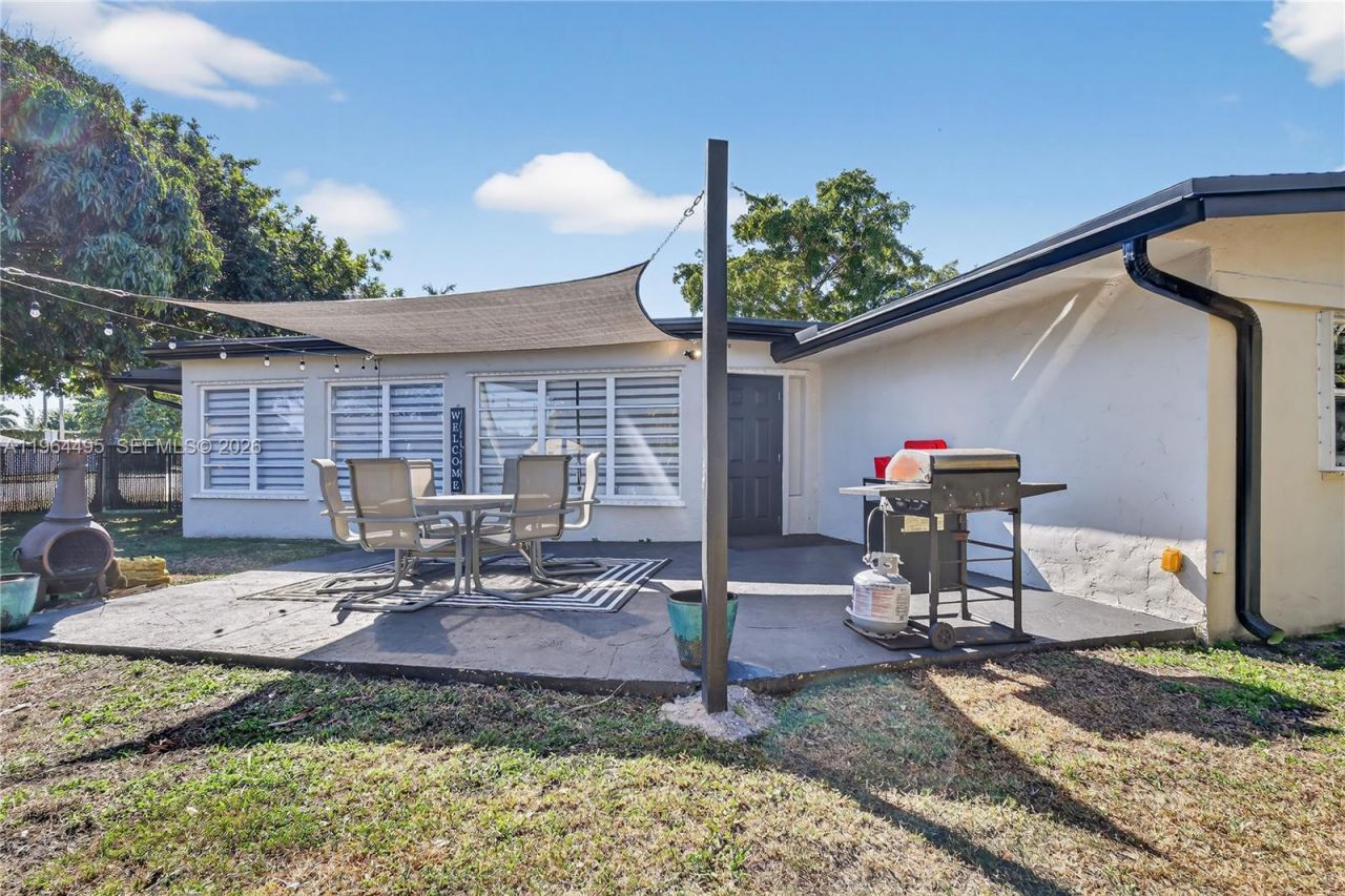 9401 NW 81st Ct, Tamarac, FL 33321 Photo