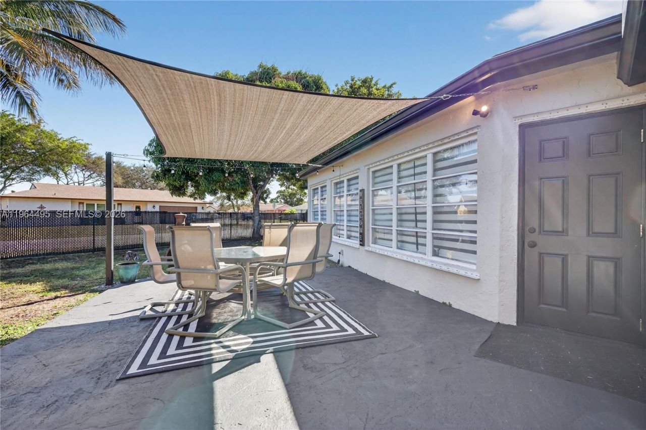 9401 NW 81st Ct, Tamarac, FL 33321 Photo