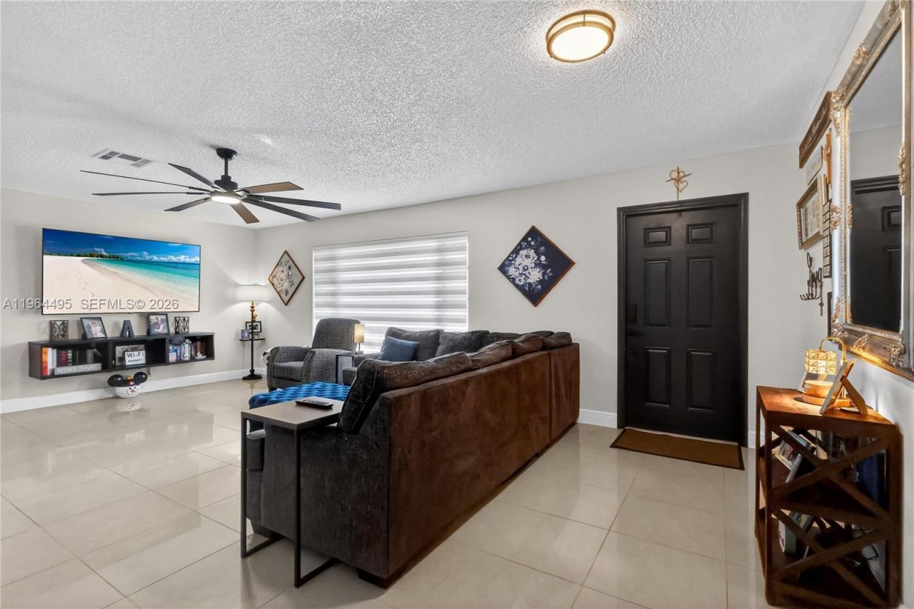 9401 NW 81st Ct, Tamarac, FL 33321 Photo