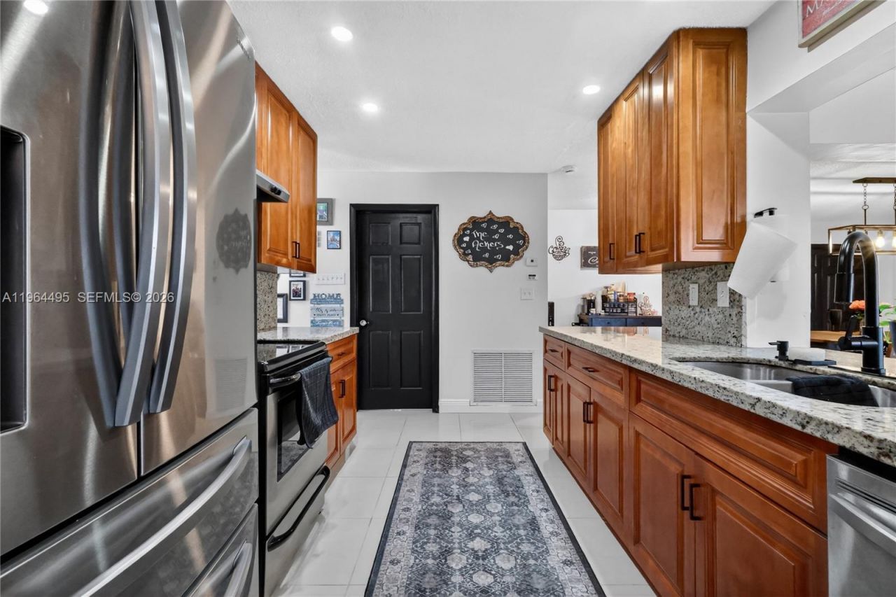 9401 NW 81st Ct, Tamarac, FL 33321 Photo