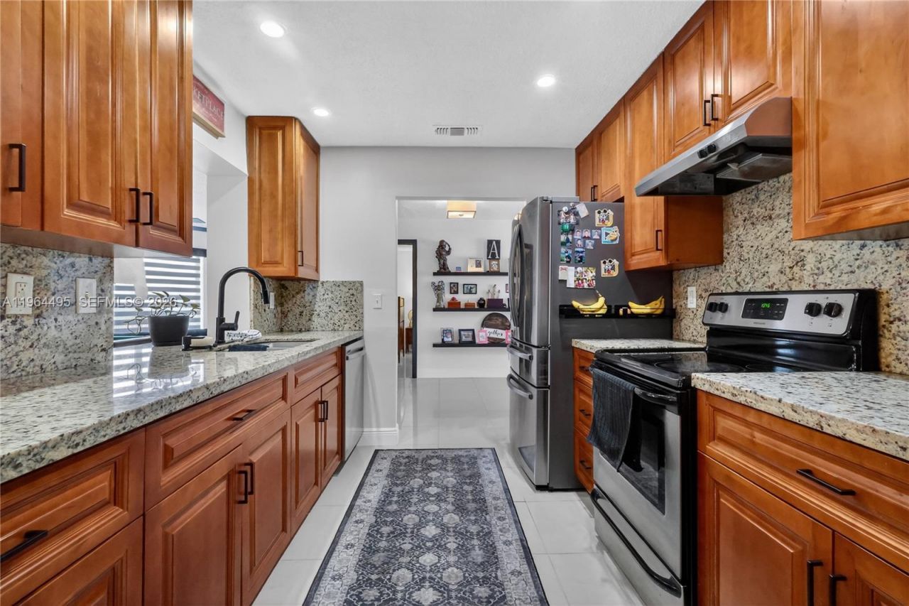 9401 NW 81st Ct, Tamarac, FL 33321 Photo