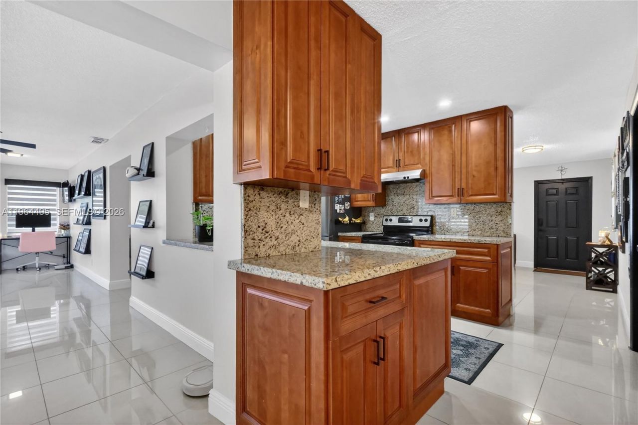 9401 NW 81st Ct, Tamarac, FL 33321 Photo