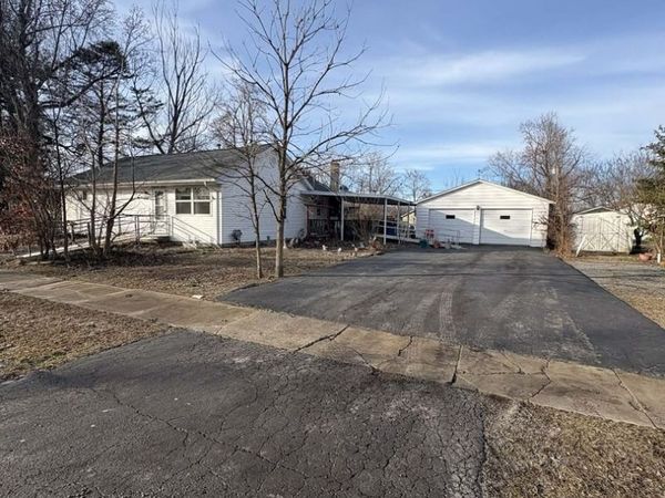 105 E Benedict Street, Valier, IL 62891