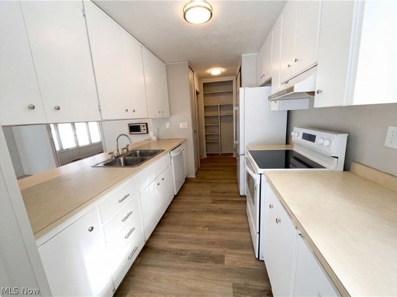 5896 Mills Creek Lane, North Ridgeville, OH 44039 Photo 2