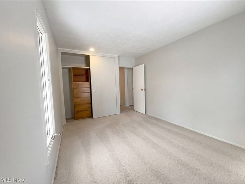 5896 Mills Creek Lane, North Ridgeville, OH 44039 Photo 4