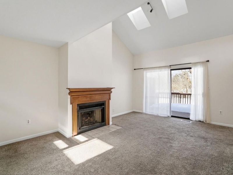 256 Centerbury Court, Unit 67, Springdale, OH 45246 Photo 4