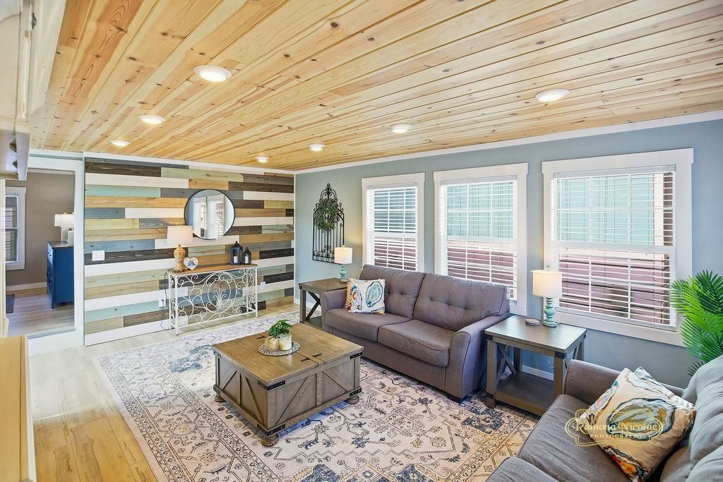 1818 Kingfisher St. Photo 9