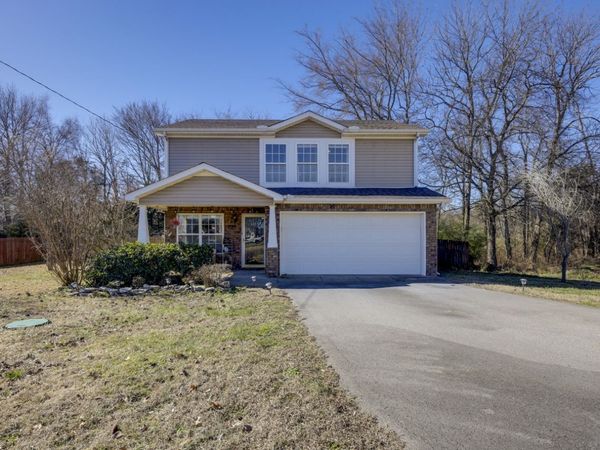 1305 Fall Pkwy , Murfreesboro, TN 37129