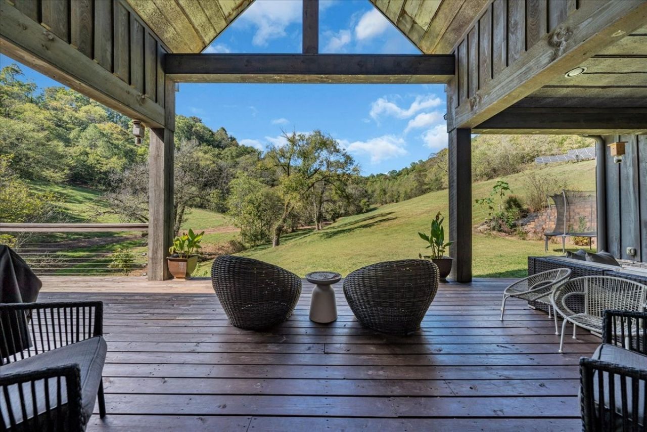 317 Little Creek Rd, Pleasant Shade, TN 37145 Main Photo