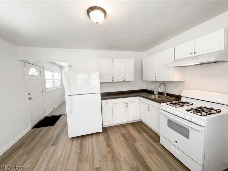 832 S Logan Street, Elyria, OH 44035 Photo 2