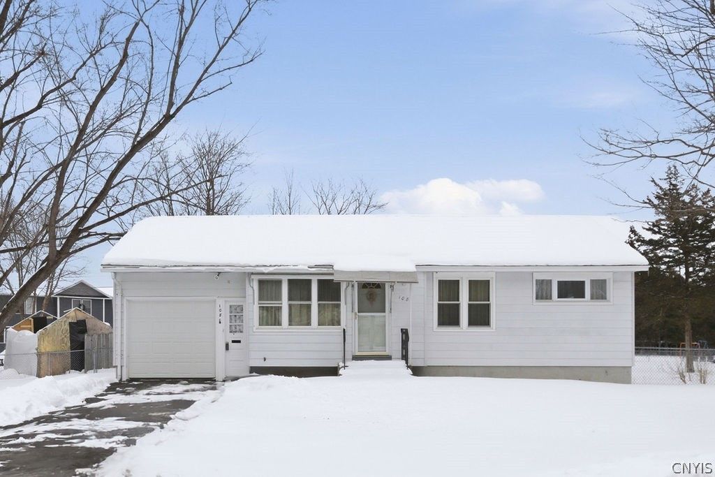 108 Everingham Court, Syracuse, NY 13205 Main Photo