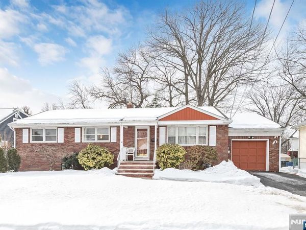 27 Madison Avenue, ROCHELLE PARK, NJ 07662