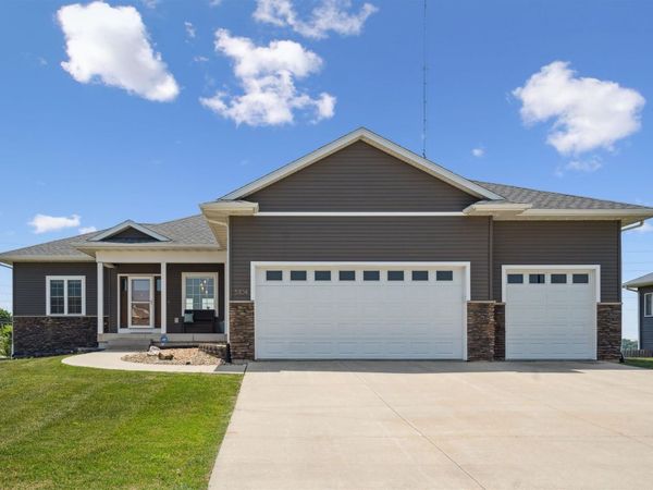 5104 William Dr, Waterloo, IA 50701