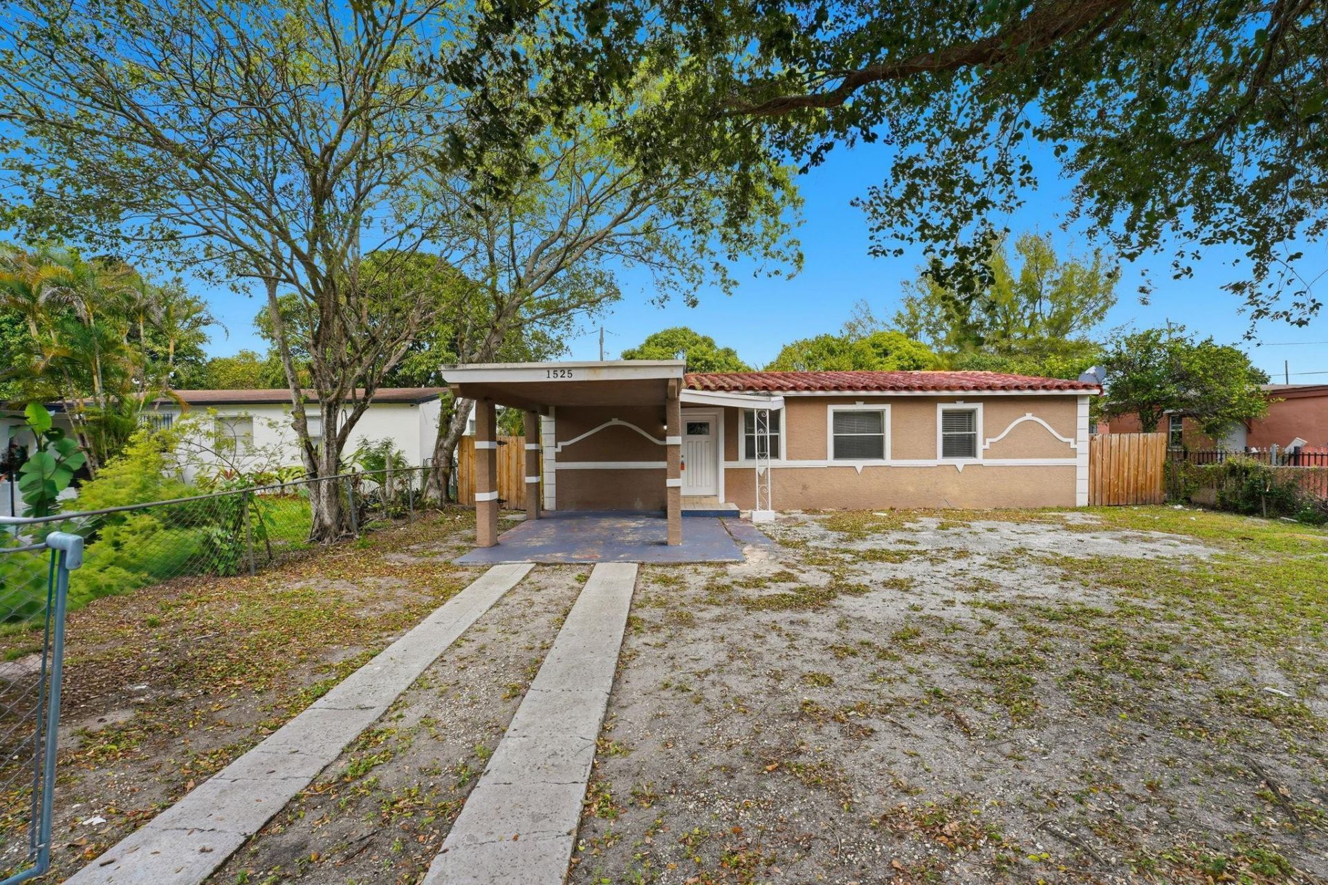 1525 NW 126th St, North Miami, FL 33167 Main Photo