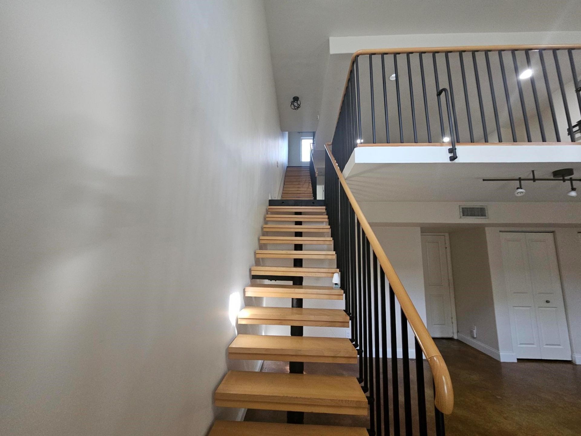 812 SW 4th Avenue, Unit 8, Fort Lauderdale, FL 33315 Photo