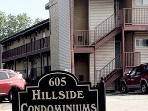 605 N Wolf Road, Unit B9, Hillside, IL 60162