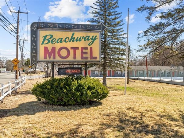 82 Beach Rd, Salisbury, MA 01952