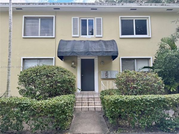 300 Mendoza Ave, Unit 2, Coral Gables, FL 33134