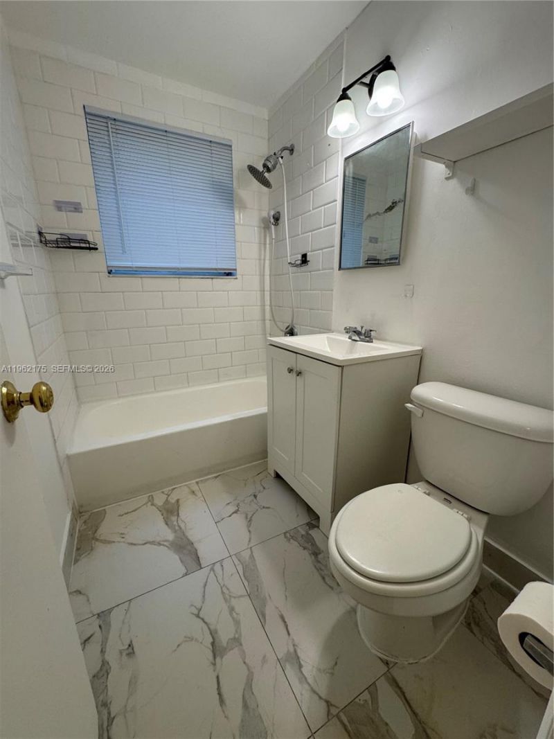 300 Mendoza Ave, Unit 2, Coral Gables, FL 33134 Photo