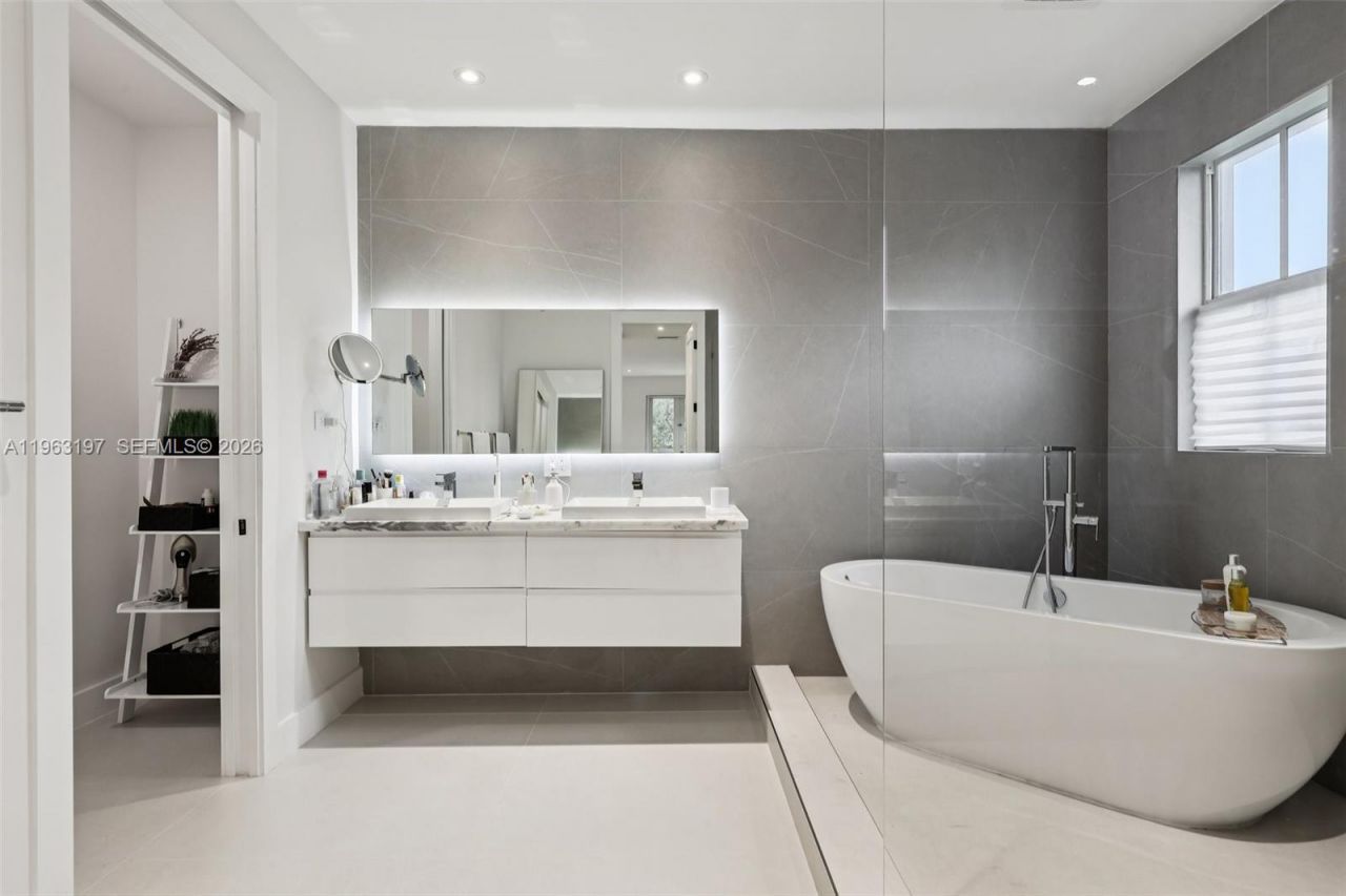 Please Call For Address, Miami, FL 33143 Photo