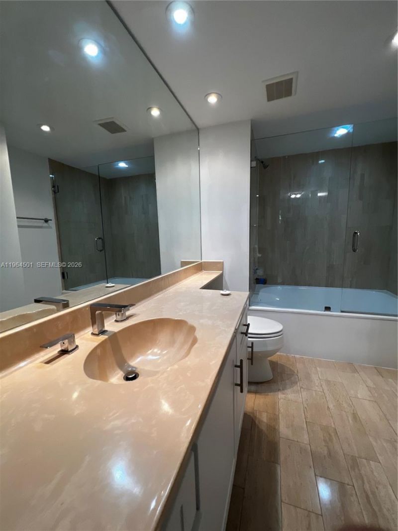 1717 N Bayshore Dr , Unit A-1057, Miami, FL 33132 Photo