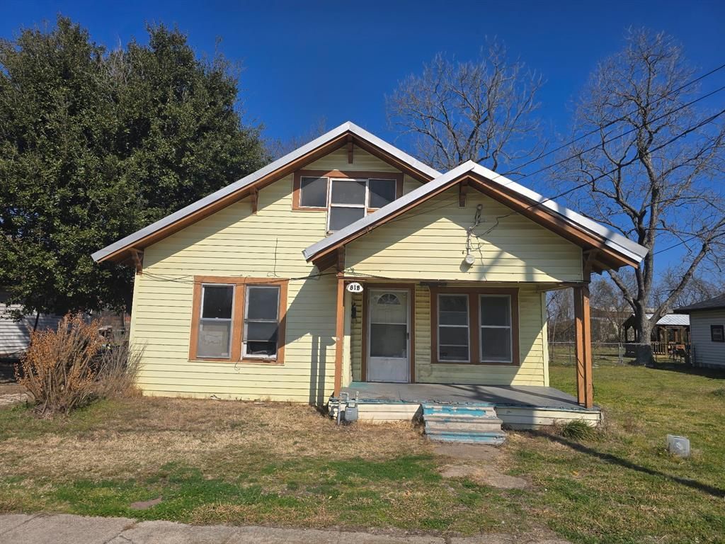 815 E Sumpter Street, Mexia, TX 76667 Main Photo