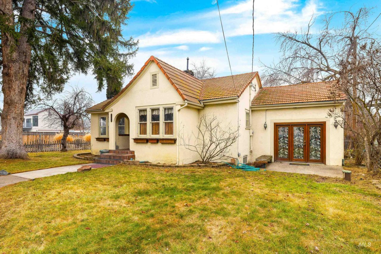 2305 S Gekeler Ln, Boise, ID 83706 Main Photo