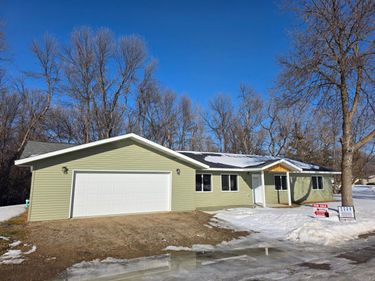 321 W Garfield Avenue, Mahnomen, MN 56557