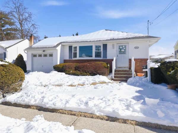 633 Evelyn Avenue, East Meadow, NY 11554