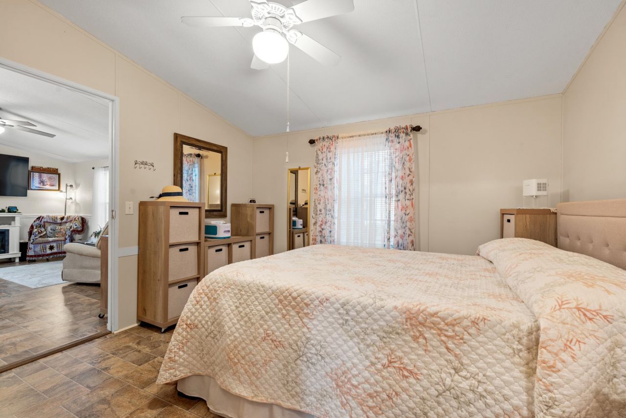 9446 Greenwing Dr. Photo 14