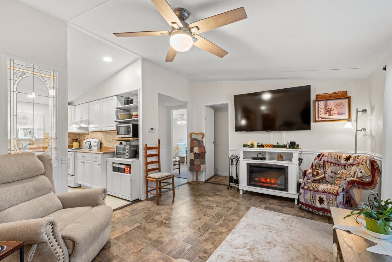 9446 Greenwing Dr. Photo 4