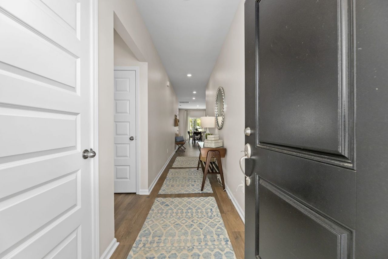 1149 Tibetan St. Photo 6