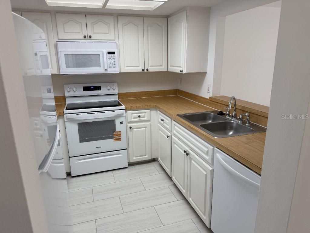 926 Sunridge Drive, Unit F1, Sarasota, FL 34234 Photo