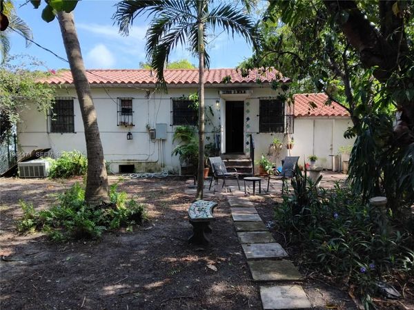655 NE 82nd St, Miami, FL 33138