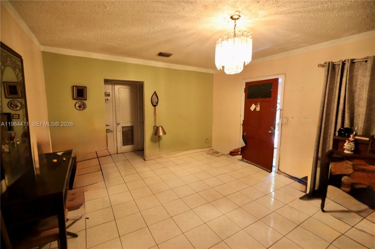 655 NE 82nd St, Miami, FL 33138 Photo