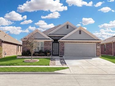 8948 Bronze Meadow Drive, Fort Worth, TX 76131