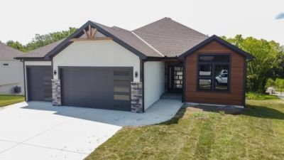700 Blackhawke Drive, Smithville, MO 64089 Main Photo