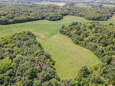 104 Ac NW Graves Road, Gower, MO 64454