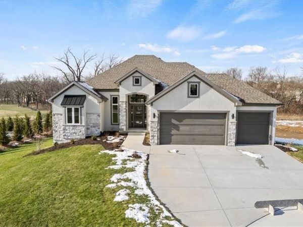 4458 Tee Box Drive, Basehor, KS 66007