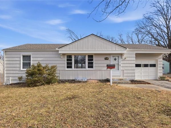 8431 DOUGLAS Avenue, Kansas City, MO 64114