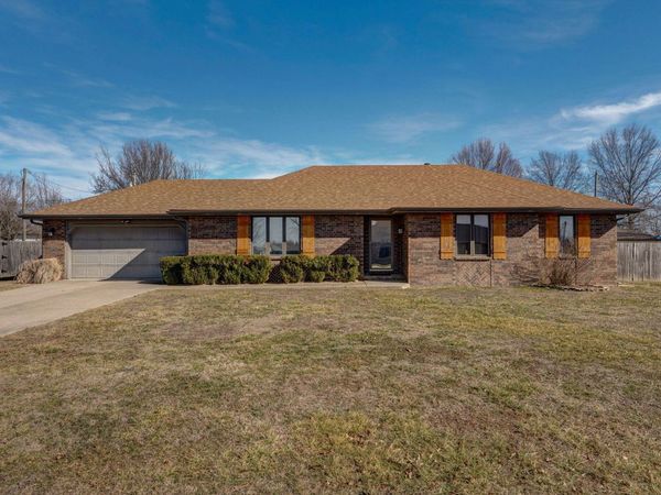 2002 S 11th Avenue, Ozark, MO 65721