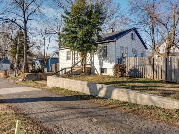 1305 N Irving Avenue, Springfield, MO 65802