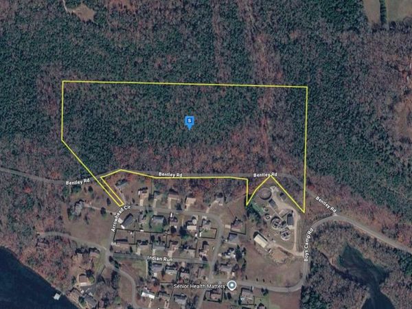 100 Bentley Road, Rockaway Beach, MO 65740