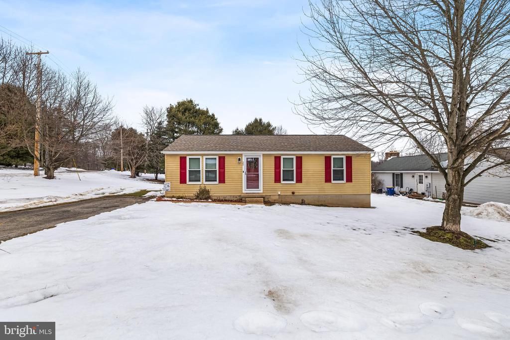 25 Scarborough Fare, Stewartstown, PA 17363 Main Photo