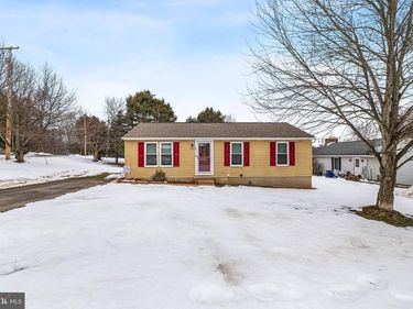 25 SCARBOROUGH FARE, STEWARTSTOWN, PA 17363