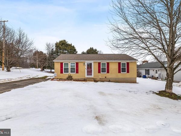 25 SCARBOROUGH FARE, STEWARTSTOWN, PA 17363