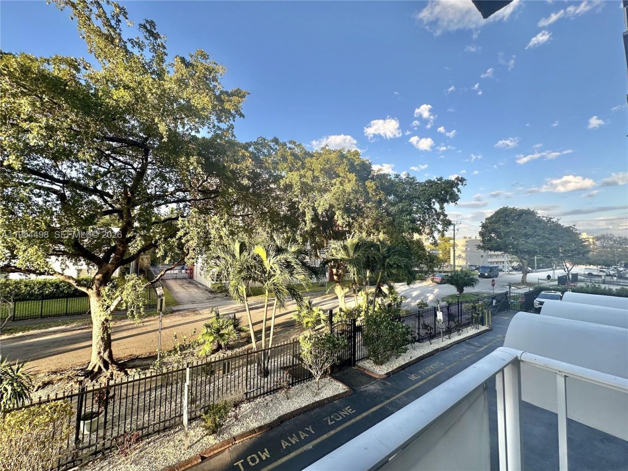 1470 NE 125th Ter, Unit 210, North Miami, FL 33161 Photo