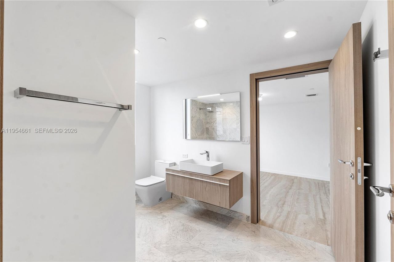 1135 103rd St #401 , Bay Harbor Islands, FL 33154 Photo